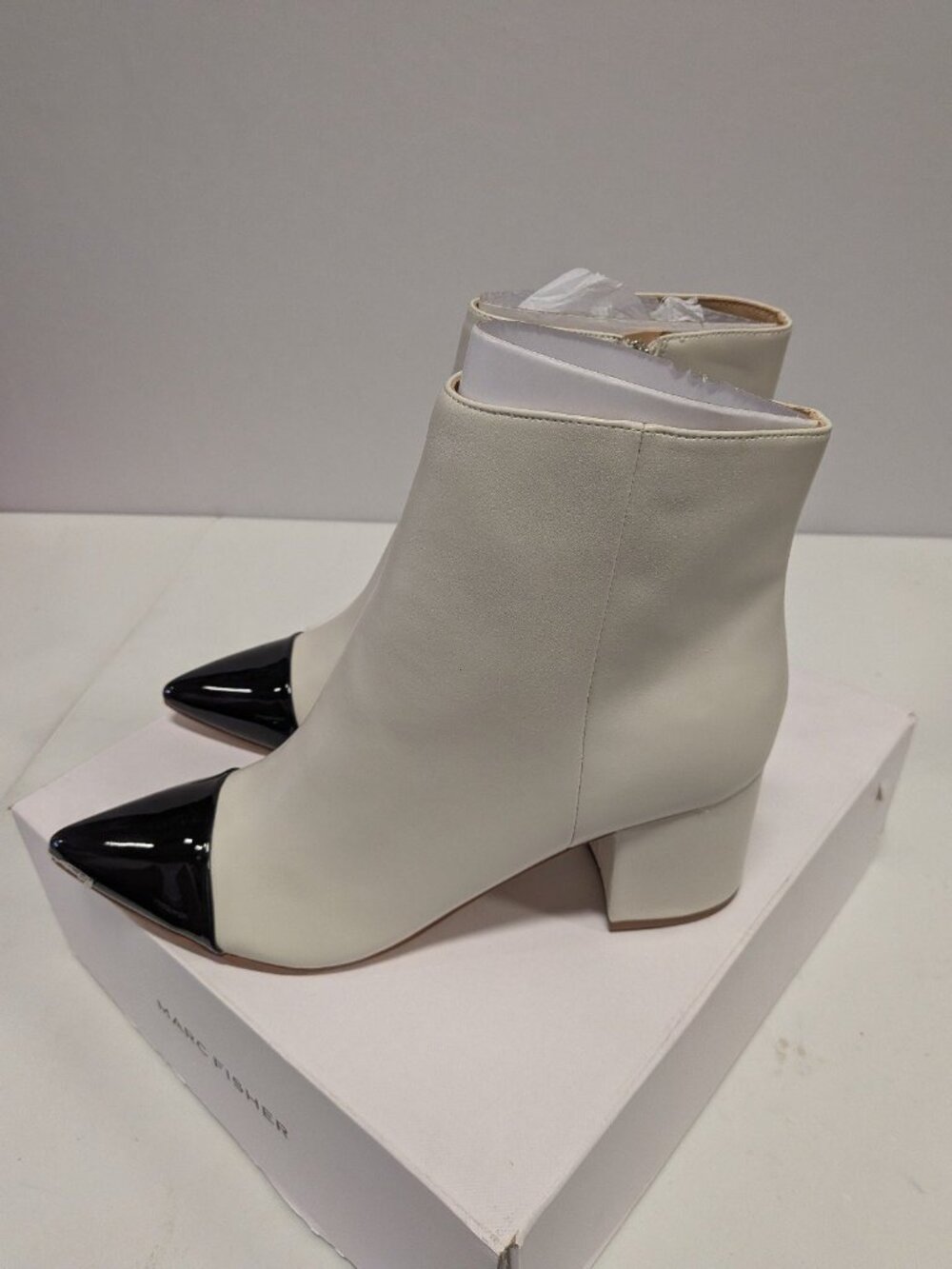 Women's Jelanie Pointy Toe Dress Ankle Booties Sz-8